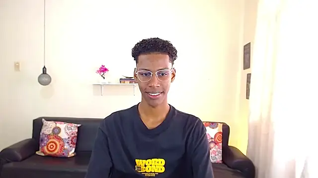 Snapshot of maiki18_ chatting on January 24, 1:47 pm maiki18  online show from January 24, 1:47 pm