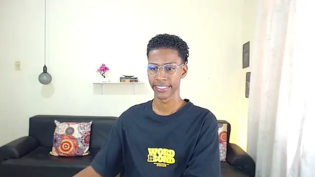 Snapshot of maiki18_ chatting on February 1, 1:41 pm maiki18  online show from February 1, 1:41 pm