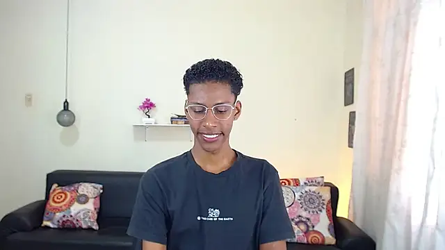 Snapshot of maiki18_ chatting on February 5, 2:05 pm maiki18  online show from February 5, 2:05 pm