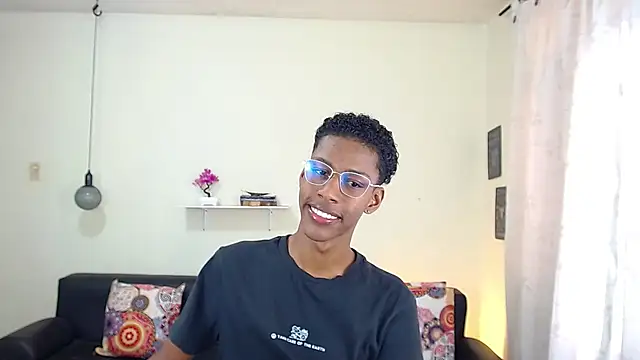 Snapshot of maiki18_ chatting on February 5, 5:42 pm maiki18  online show from February 5, 5:42 pm