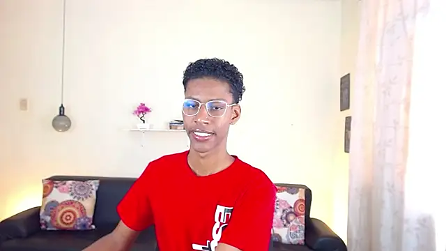 Snapshot of maiki18_ chatting on February 7, 1:43 pm maiki18  online show from February 7, 1:43 pm
