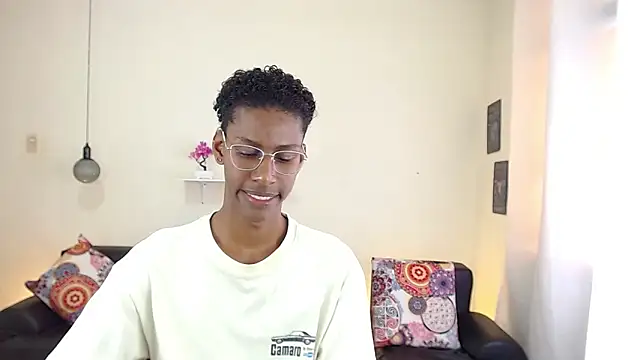 Snapshot of maiki18_ chatting on February 8, 4:57 pm maiki18  online show from February 8, 4:57 pm