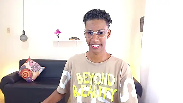 Snapshot of maiki18_ chatting on February 25, 1:50 pm maiki18  online show from February 25, 1:50 pm