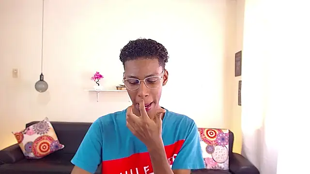 Snapshot of maiki18_ chatting on February 28, 1:58 pm maiki18  online show from February 28, 1:58 pm