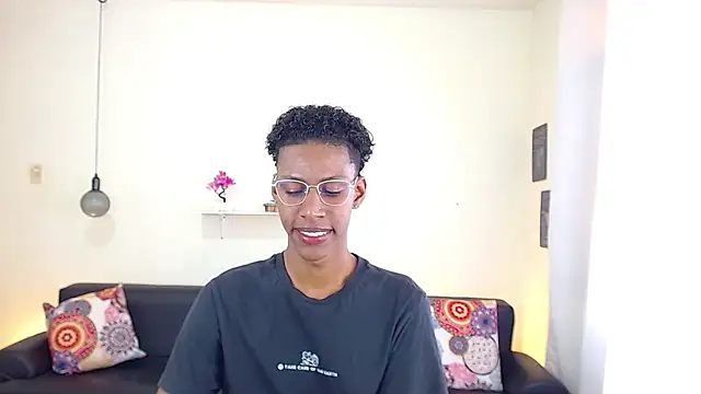 Snapshot of maiki18_ chatting on March 3, 1:42 pm maiki18  online show from March 3, 1:42 pm