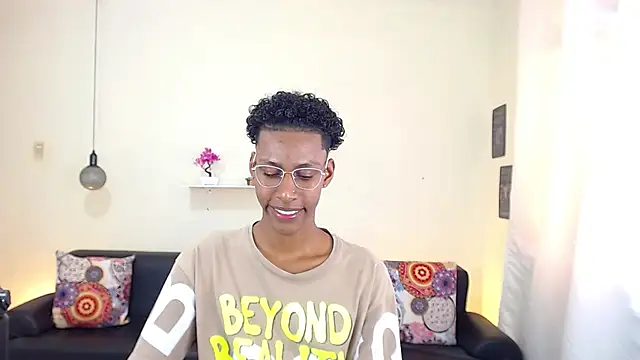 Snapshot of maiki18_ chatting on March 5, 4:57 pm maiki18  online show from March 5, 4:57 pm