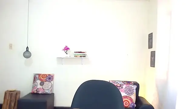 Snapshot of maiki18_ chatting on March 7, 4:44 pm maiki18  online show from March 7, 4:44 pm