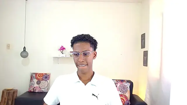 Snapshot of maiki18_ chatting on March 10, 7:50 pm maiki18  online show from March 10, 7:50 pm