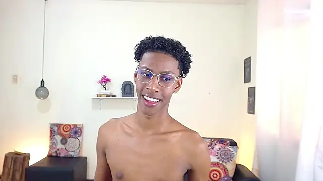 Snapshot of maiki18_ chatting on March 18, 4:48 pm maiki18  online show from March 18, 4:48 pm