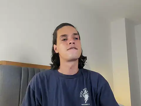uglycoyote18 online show from August 2, 12:42 am