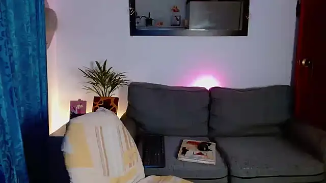 Snapshot of Nicole_white_11 chatting on September 18, 12:34 am Nicole white 11 online show from September 18, 12:34 am