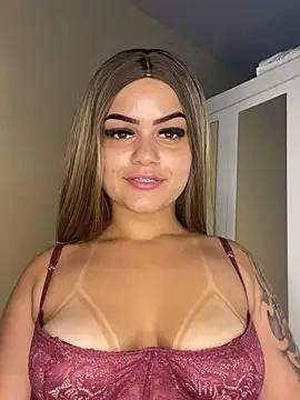 Snapshot of Lolacavalona chatting on December 5, 2:00 pm Lolacavalona online show from December 5, 2:00 pm