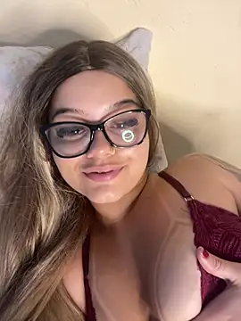 Snapshot of Lolacavalona chatting on December 16, 5:17 am Lolacavalona online show from December 16, 5:17 am