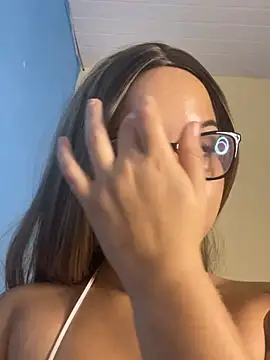 Snapshot of Lolacavalona chatting on December 20, 9:28 pm Lolacavalona online show from December 20, 9:28 pm