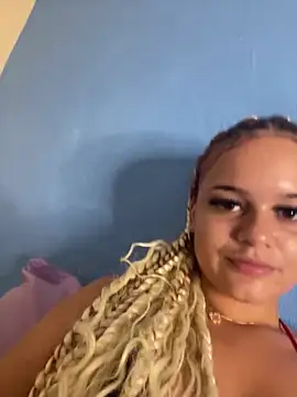 Snapshot of Lolacavalona chatting on January 13, 8:26 pm Lolacavalona online show from January 13, 8:26 pm