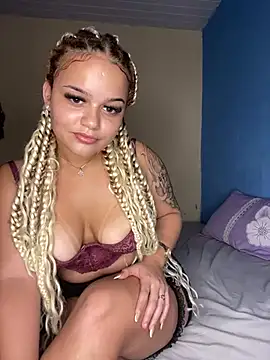 Snapshot of Lolacavalona chatting on January 13, 11:49 pm Lolacavalona online show from January 13, 11:49 pm