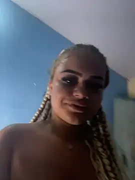 Snapshot of Lolacavalona chatting on January 14, 9:30 pm Lolacavalona online show from January 14, 9:30 pm