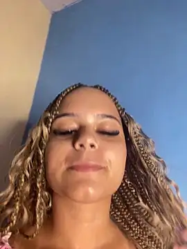 Snapshot of Lolacavalona chatting on January 23, 9:50 pm Lolacavalona online show from January 23, 9:50 pm