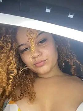 Snapshot of Lolacavalona chatting on September 18, 5:04 pm Lolacavalona online show from September 18, 5:04 pm