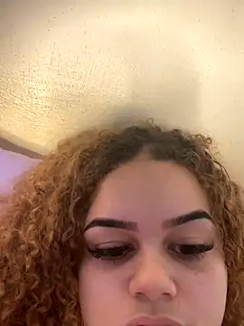 Snapshot of Lolacavalona chatting on September 19, 5:02 pm Lolacavalona online show from September 19, 5:02 pm