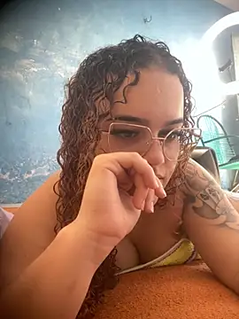 Snapshot of Lolacavalona chatting on November 3, 5:03 pm Lolacavalona online show from November 3, 5:03 pm