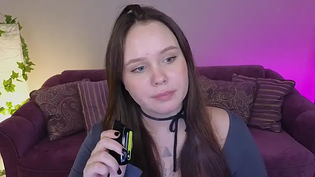 Snapshot of miki_miki_cutie_ chatting on January 22, 2:26 am miki miki cutie online show from January 22, 2:26 am