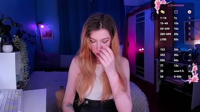 tenderdreams online show from March 14, 2:52 pm