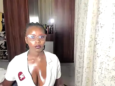 Snapshot of supa_queen254 chatting on June 14, 9:50 pm supa queen254 online show from June 14, 9:50 pm