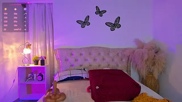 Snapshot of Sarahballiston_ chatting on October 15, 11:16 pm Sarahballiston  online show from October 15, 11:16 pm