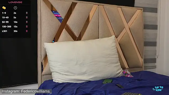 Derek w online show from October 31, 4:57 am