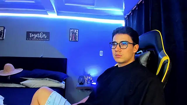 owengray2n online show from September 28, 12:49 am