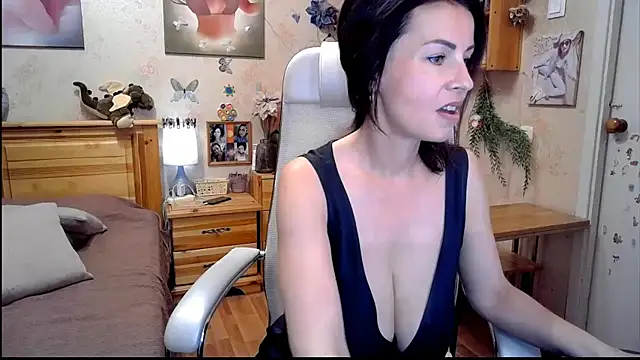 Snapshot of Kendra_Mom chatting on June 30, 6:47 am Kendra Mom online show from June 30, 6:47 am