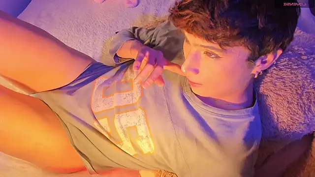 Snapshot of AdamDayt chatting on January 18, 10:02 pm AdamDayt online show from January 18, 10:02 pm