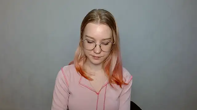 Snapshot of cindi_hot chatting on December 22, 1:00 pm cindi hot online show from December 22, 1:00 pm