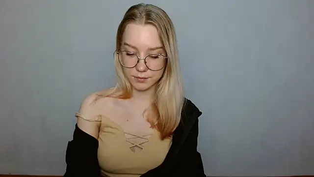 Snapshot of cindi_hot chatting on February 9, 12:41 pm cindi hot online show from February 9, 12:41 pm