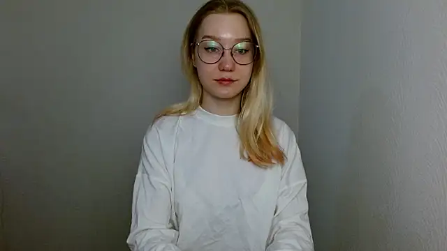 Snapshot of cindi_hot chatting on March 17, 8:29 am cindi hot online show from March 17, 8:29 am