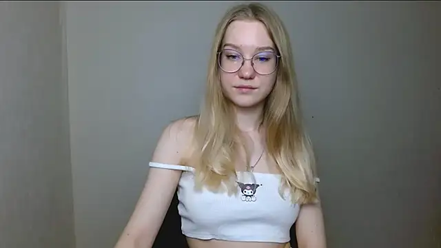 Snapshot of cindi_hot chatting on January 19, 2:21 pm cindi hot online show from January 19, 2:21 pm