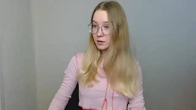 Snapshot of cindi_hot chatting on February 18, 2:24 pm cindi hot online show from February 18, 2:24 pm