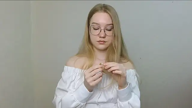 Snapshot of cindi_hot chatting on April 23, 12:29 pm cindi hot online show from April 23, 12:29 pm
