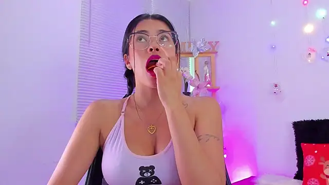 EmillySanders online show from December 15, 6:26 pm