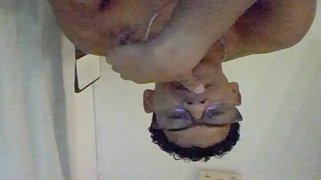 Snapshot of luixkarloz chatting on November 8, 4:12 am luixkarloz online show from November 8, 4:12 am