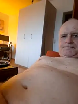 Milkasahne64 online show from February 6, 7:23 am