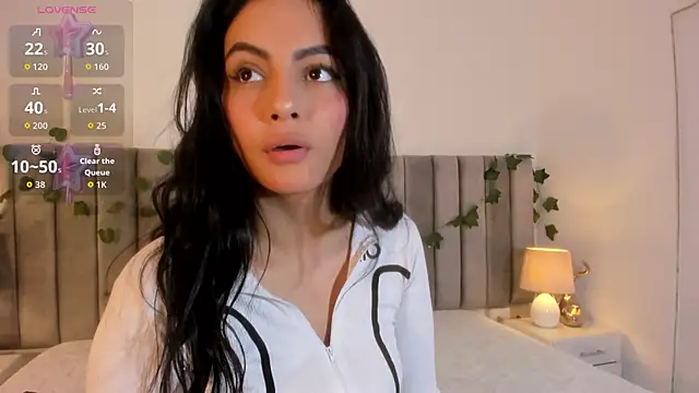 kareena basu online show from April 6, 4:19 pm