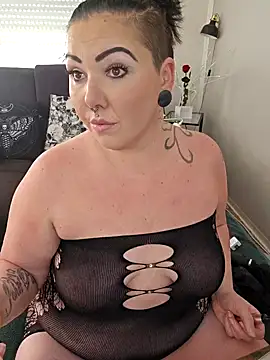 Snapshot of -BonnieBlack- chatting on February 3, 10:58 am -BonnieBlack- online show from February 3, 10:58 am