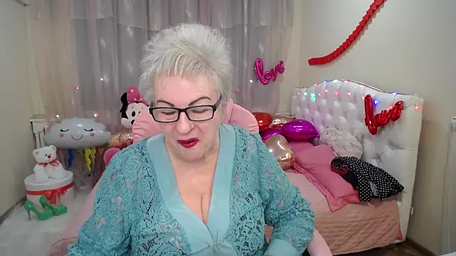 KayleSmoll online show from February 5, 7:20 pm