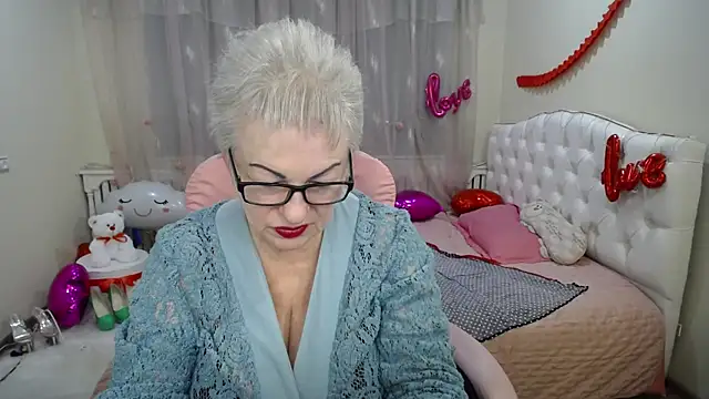 KayleSmoll online show from March 9, 1:25 am