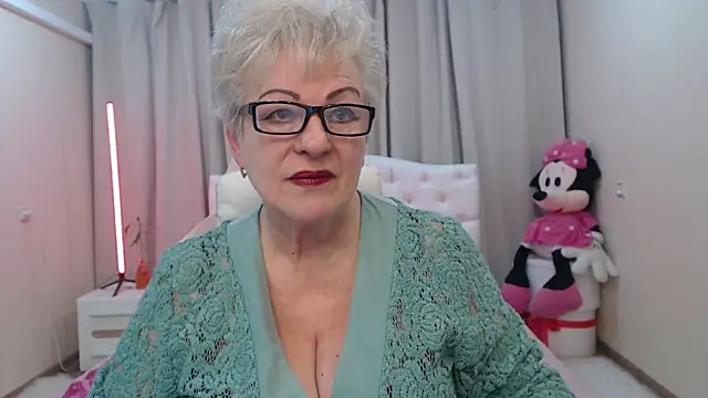 Snapshot of KayleSmoll chatting on May 1, 6:34 pm KayleSmoll online show from May 1, 6:34 pm