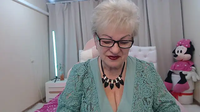 Snapshot of KayleSmoll chatting on May 8, 6:35 pm KayleSmoll online show from May 8, 6:35 pm