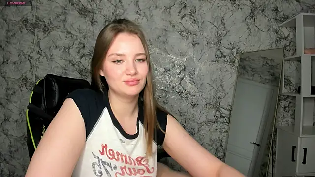 Snapshot of DeniRicchii chatting on May 4, 7:10 pm DeniRicchii online show from May 4, 7:10 pm