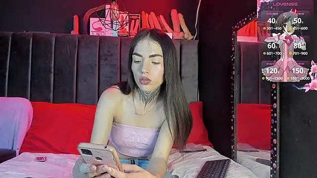 Snapshot of Alice_ch1 chatting on December 4, 3:37 am Alice ch1 online show from December 4, 3:37 am